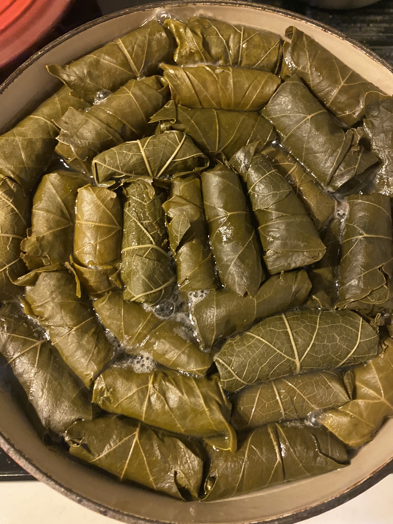 お鍋に層にして重ねて煮るトルマ