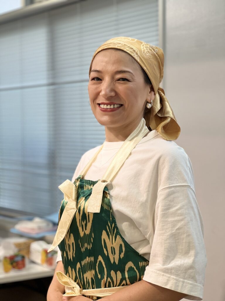 本日の講師ウマロヴァ・ズルフィヤさん。